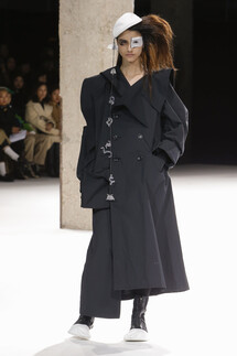 Yohji Yamamoto Fall 2018 Ready-to-Wear , Ёдзи Ямамото осень зима 2018 , Fashion show , неделя моды в Париже , PFW , Mainstyles